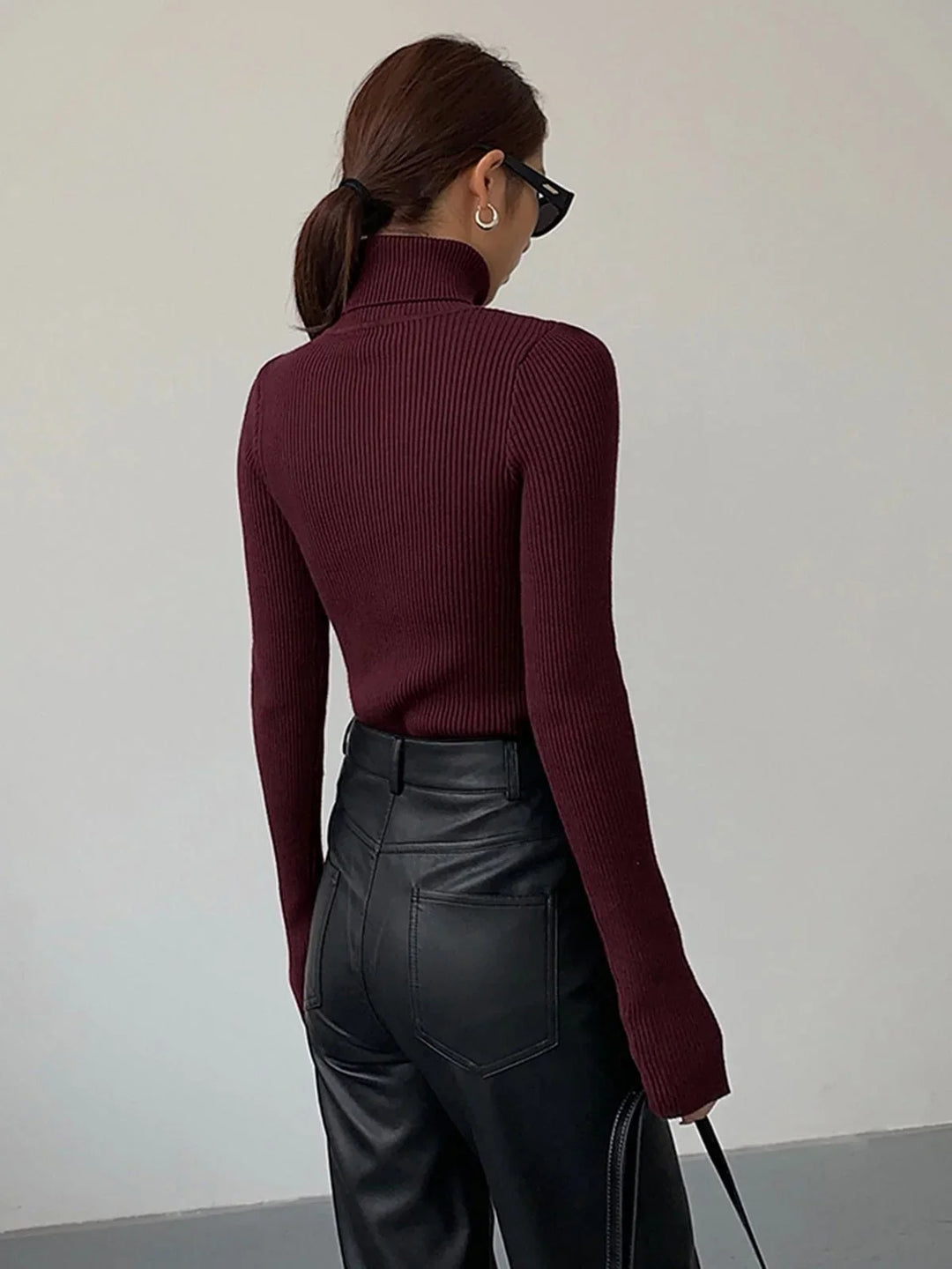 Women's Ribbed Lightweight Knit Turtleneck – Perfect for the Office – BN